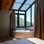 酒店 Montis Agroturizem 4*