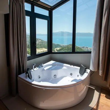 Hotel Montis Agroturizëm 4*
