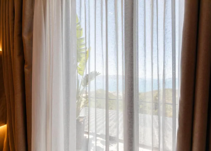 호텔 Montis Agroturizem 4*