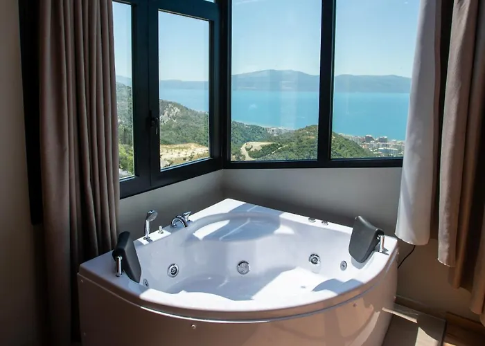 호텔 Montis Agroturizem 4*