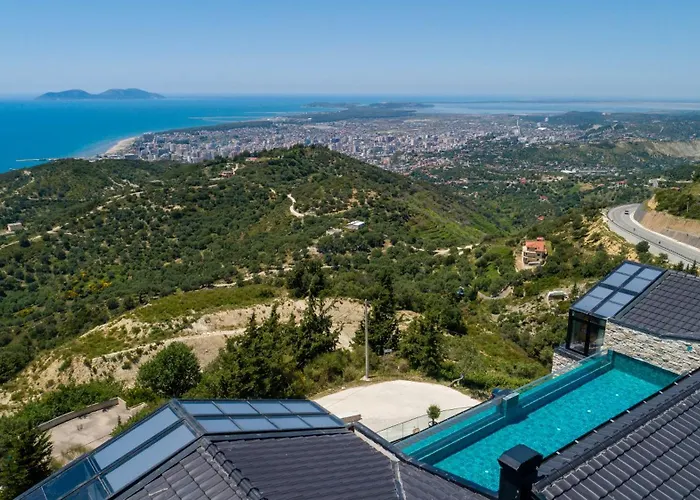 호텔 Montis Agroturizem 4*